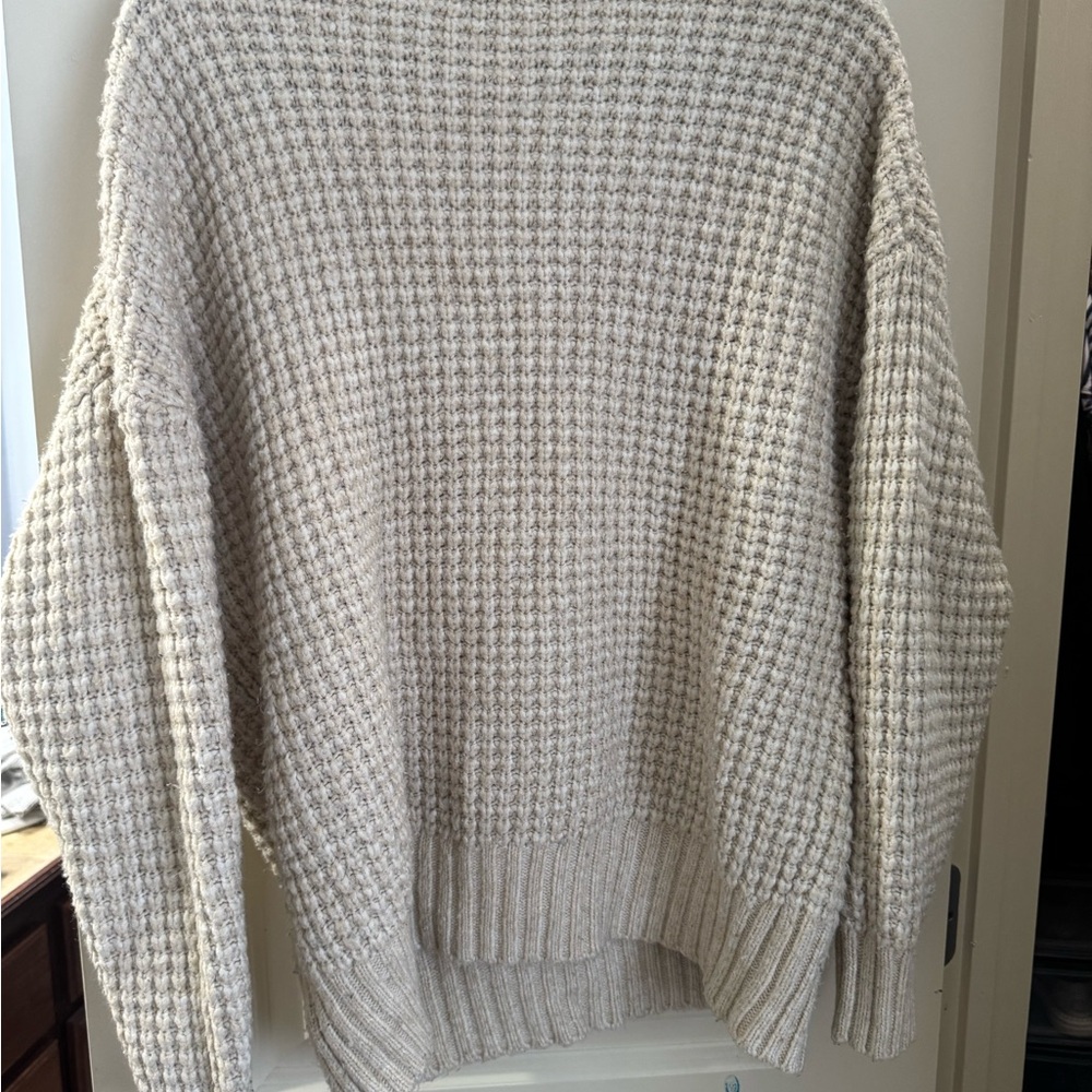 American Eagle Outfitters Cream V-Neck Sweater - Picture 2 of 4